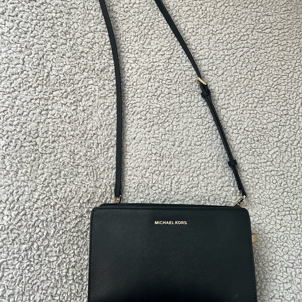 Michael Kors shoulder/ cross body purse